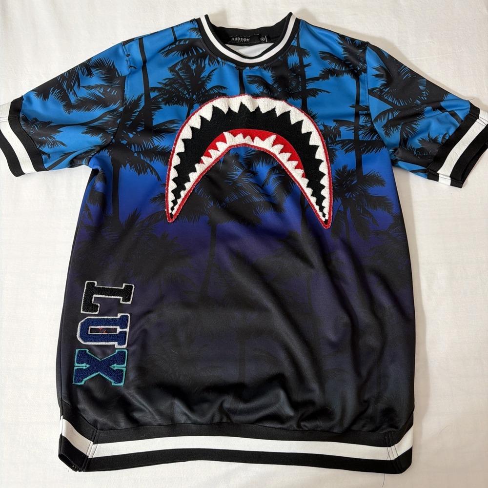 Hudson Outerwear‎ Size Extra Large Shark Mouth Stitched LUX Hawaiian T-Shirt XL